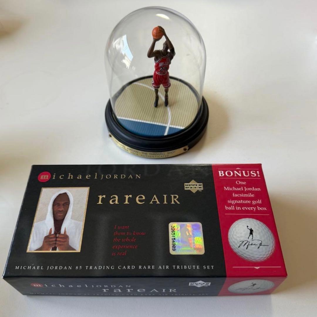 UPPER　DECK社製　マイケルジョーダン　フィギュア＆カード2点