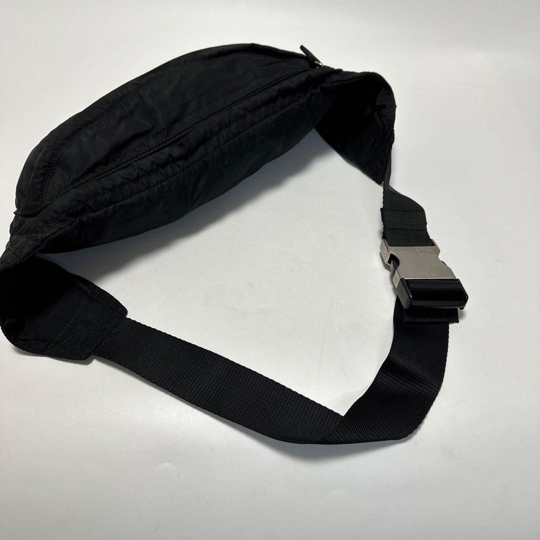 i81【極美品】プラダ　三角ロゴ　ナイロンブラック　ウエストポーチボディバッグ