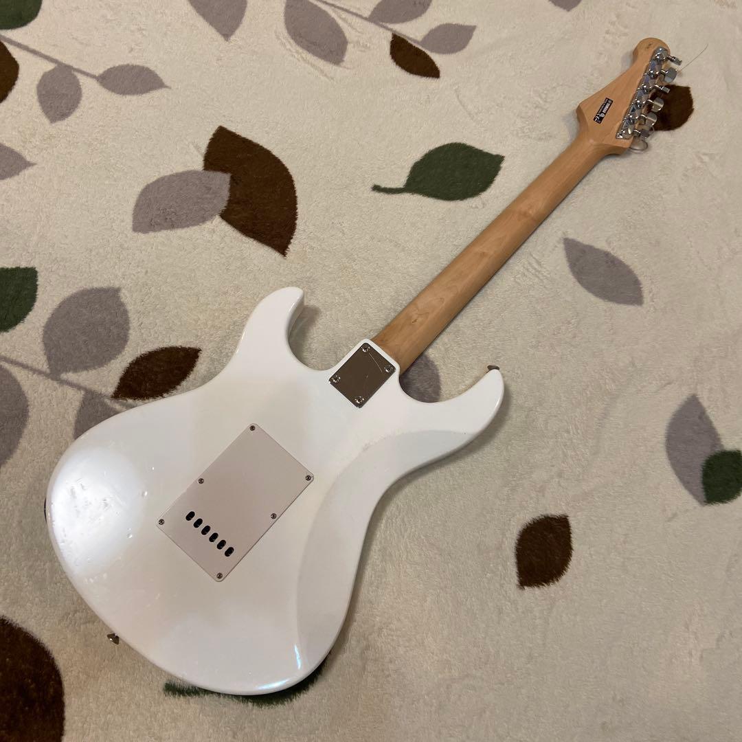 ホワイトエレキギター シングルコイル搭載