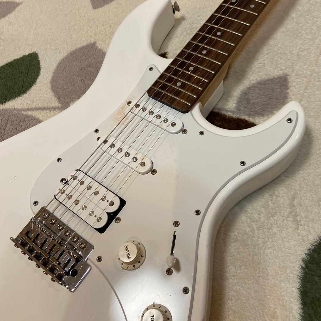 ホワイトエレキギター シングルコイル搭載