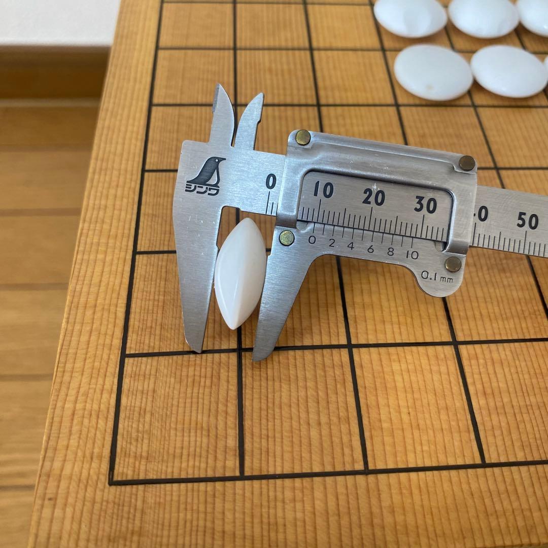 囲碁盤　碁石セット　5.7寸　厚さ17.5㎝　脚付