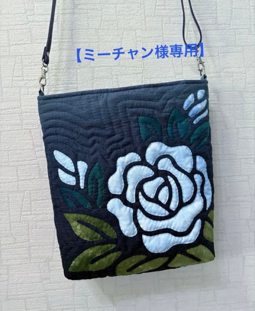 【ミーチャン】ハワイアンキルト　ショルダーバッグ　　バラ両面♡