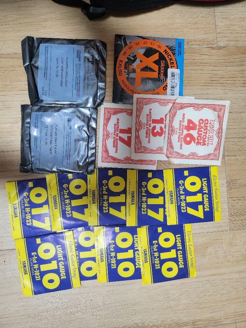 Squier by Fenderストラトキャスター ケース付