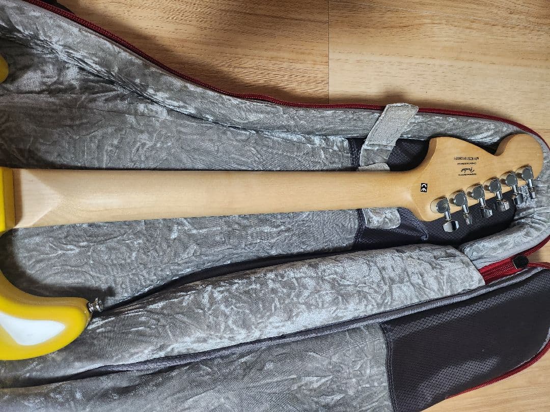 Squier by Fenderストラトキャスター ケース付