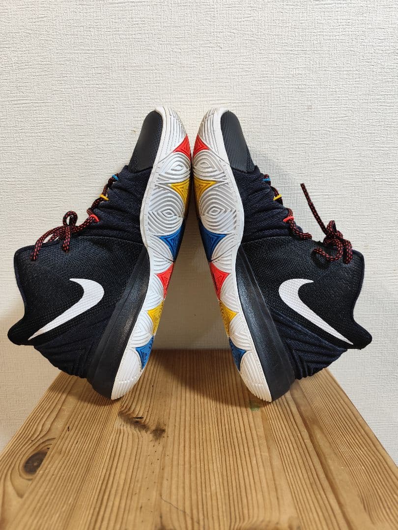 ま*る様 Nike Kyrie 5 Freinds ナイキ　カイリー5　フレンズ