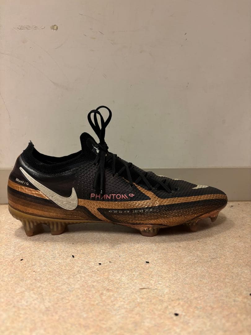 2022カタールワールドカップNike Phantom GT2