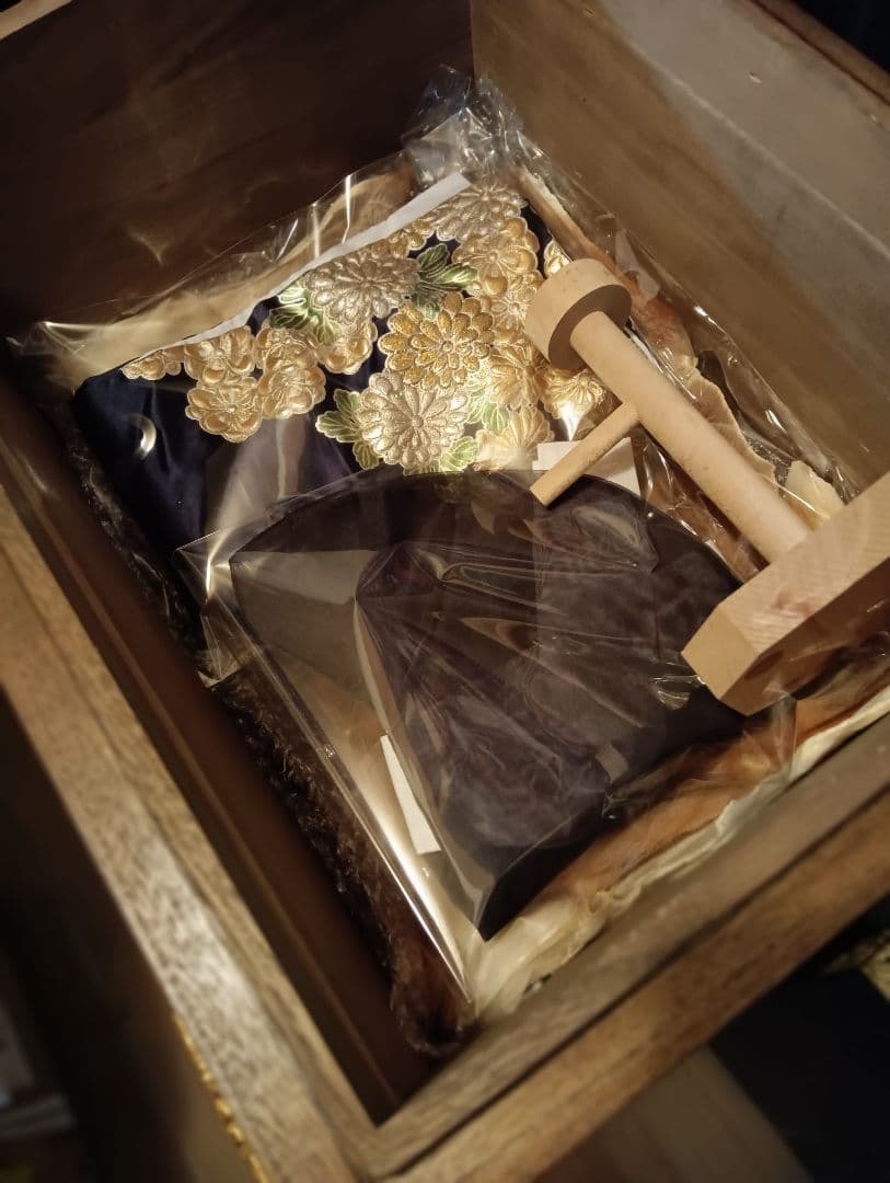 大型サイズ端午の節句伝統的な日本の武士の高級兜飾り装大桐櫃２５号サイズ置物