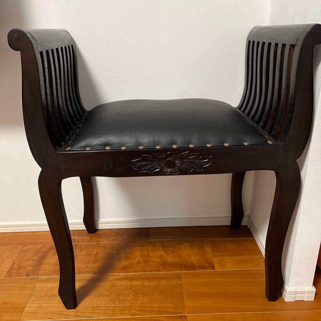 アジアンスタイル 黒い木製スツール　サロン風