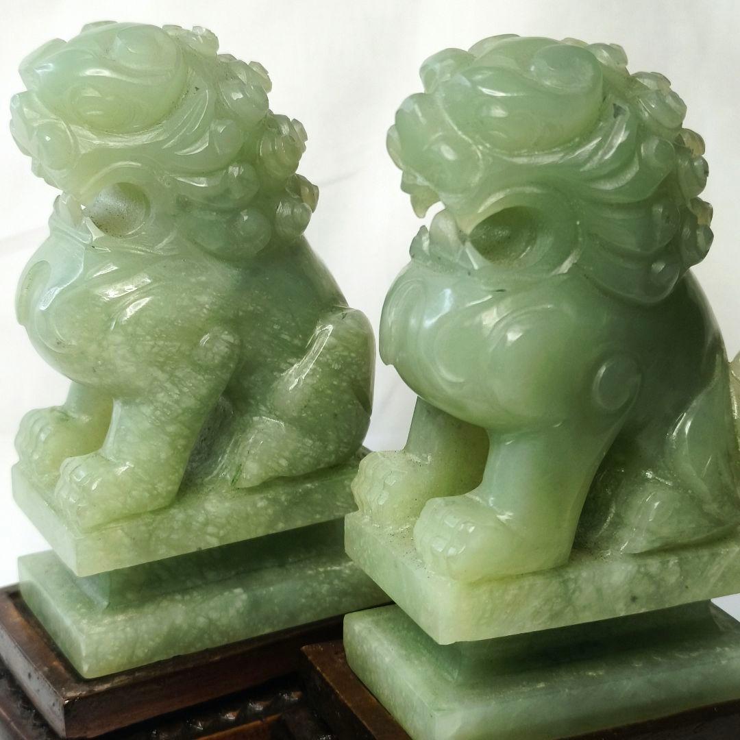 中国骨董 玉獅子一対 手彫唐木台付 清朝古美術 コレクター放出 天然石 風水開運