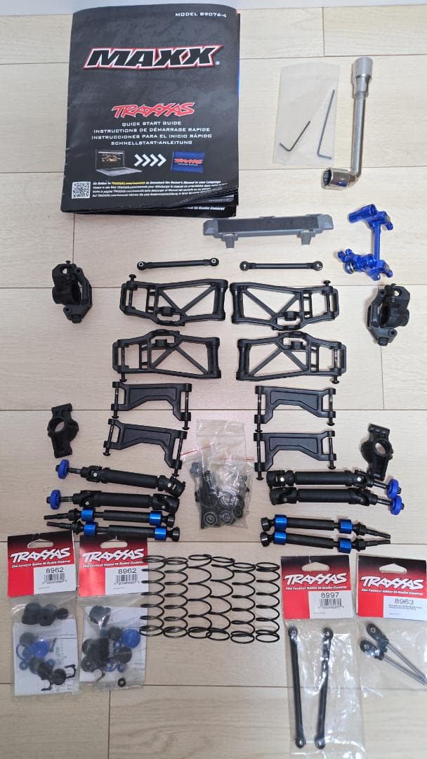 トラクサス　マックス　TRAXXAS　MAXX　ほぼフルオプション仕様。