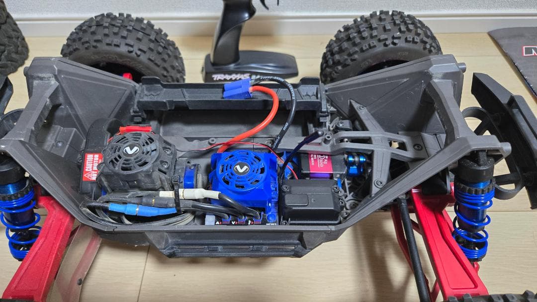 トラクサス　マックス　TRAXXAS　MAXX　ほぼフルオプション仕様。