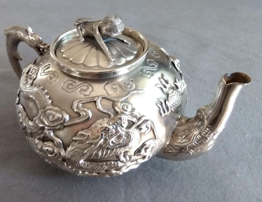 北京工芸品公司　銀製伝統雲龍紋唐獅子摘酒器　288gram高110長175mm