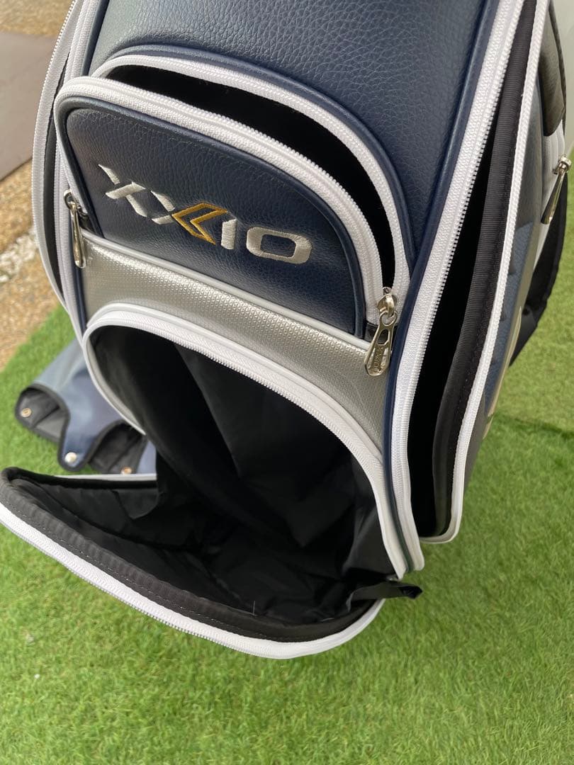 極美品XXIOプロモデルレプリカキャディーバッグ ネイビー/ホワイト未使用に近い