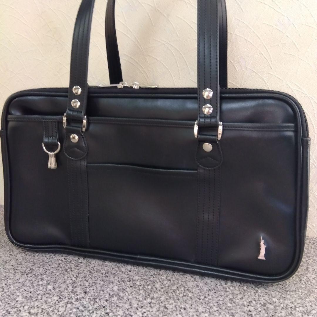 良品EAST BOYイースボーイ　黒ブラック✕ピンク刺繍スクールバッグ合成皮革