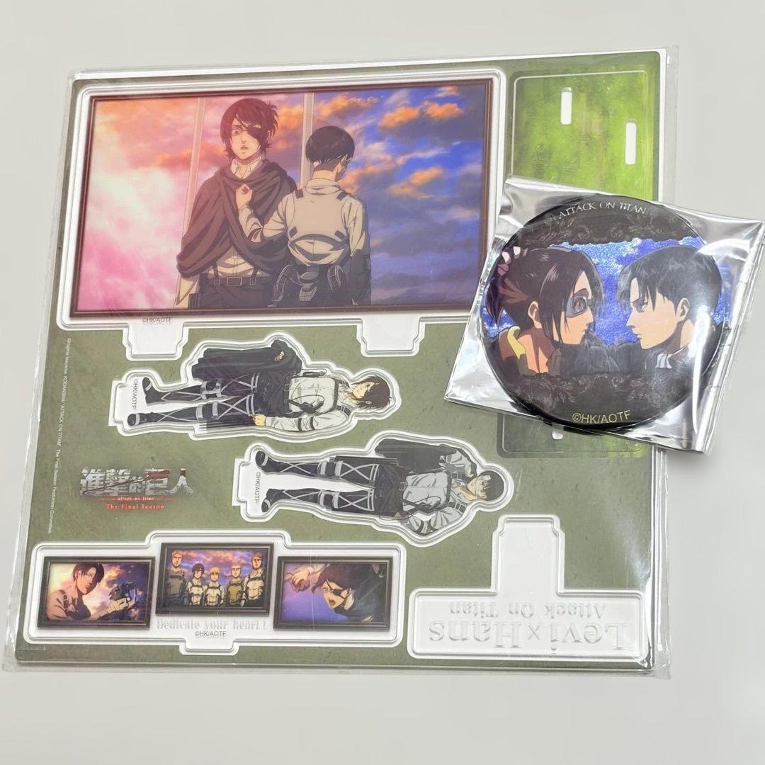 進撃の巨人　アクリルスタンド　缶バッジ