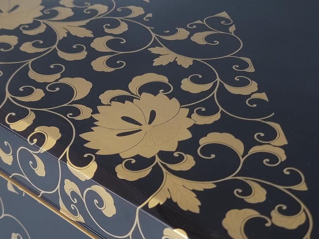 纏枝蓮花紋 蒔絵 四方 蓋物 古美術 DT326