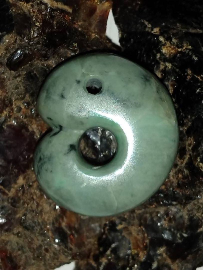 糸魚川翡翠 希少入手困難最上一級品 勾玉 ジェイド