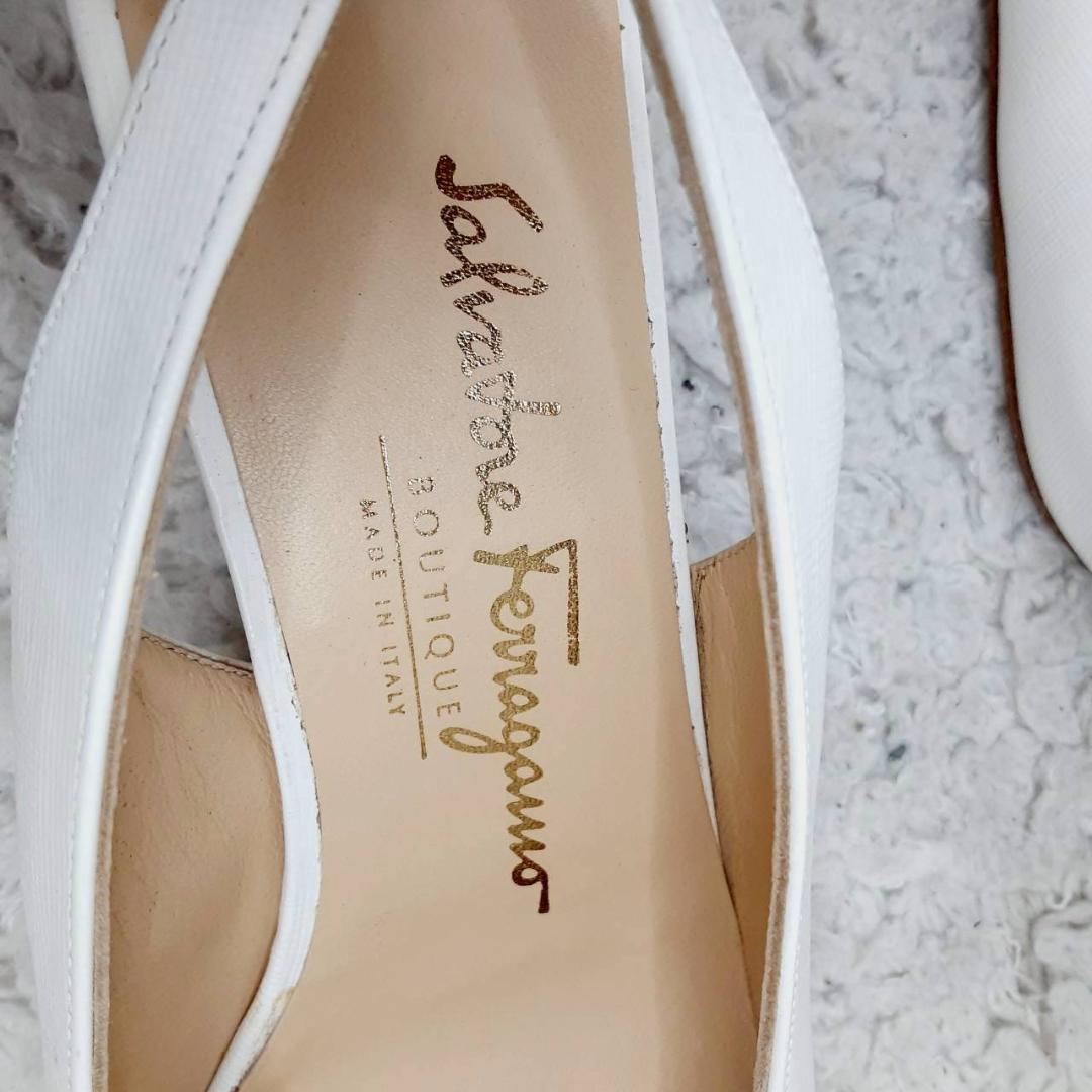 美品 23㎝◎フェラガモ ミュール ホワイト 白 ガンチーニ金具付き