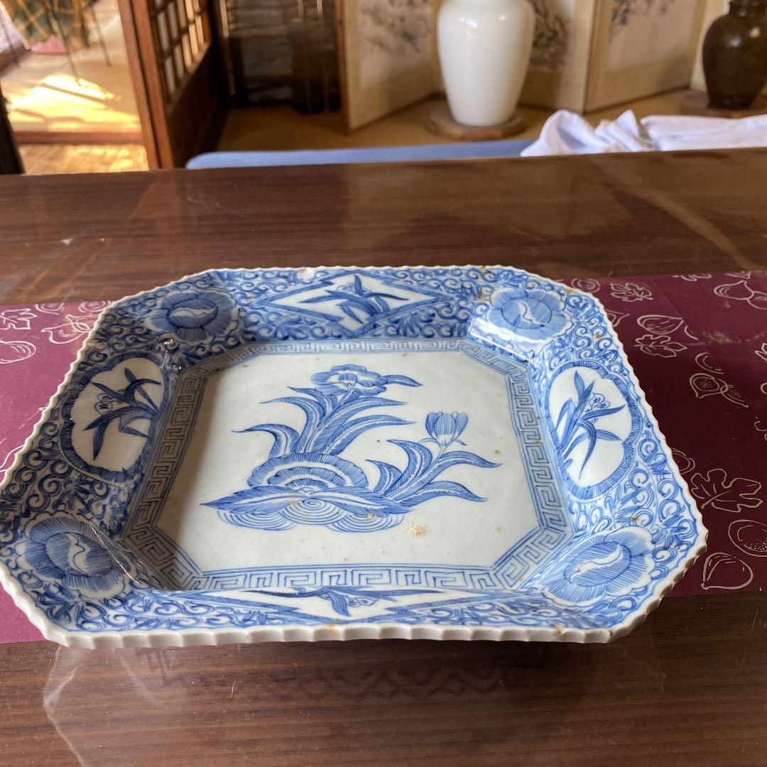 古い盛り皿です。古伊万里