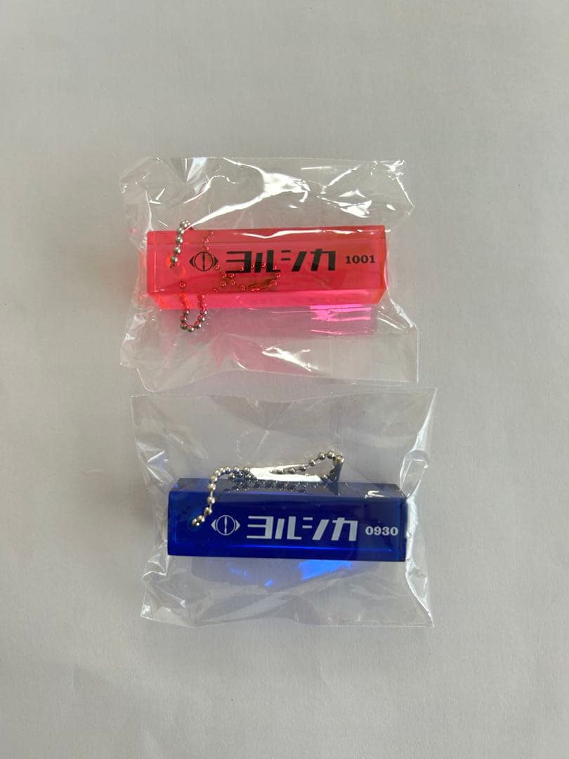 ヨルシカ 2025盗作 再演ルームキーホルダー神奈川ピンク・青