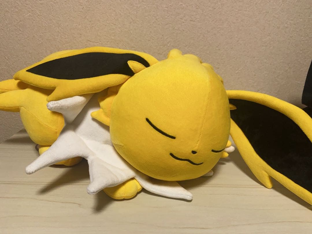 ポケモンセンター限定 廃盤　人気希少品　サンダース　すやすやぬいぐるみ