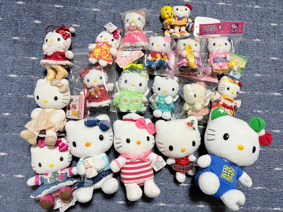 【 マスコット 〜 小さめぬいぐるみ 】ハローキティ