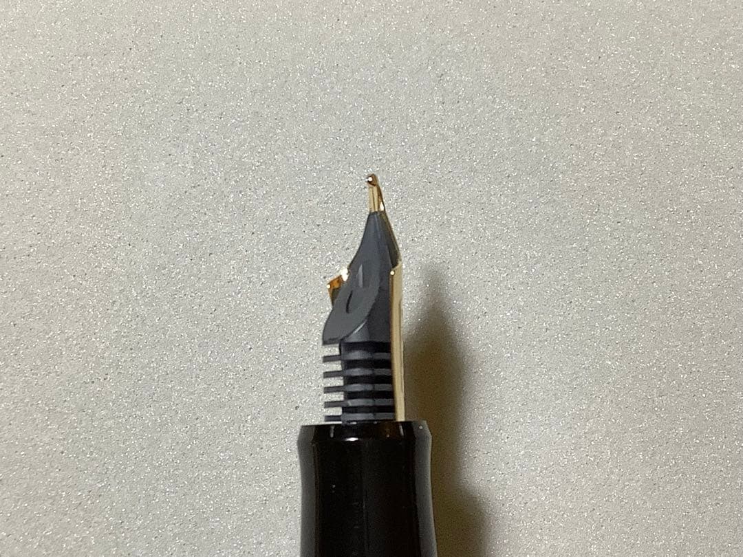 パイロットの万年筆　カスタム74　ブラック　ペン種: B（太字）