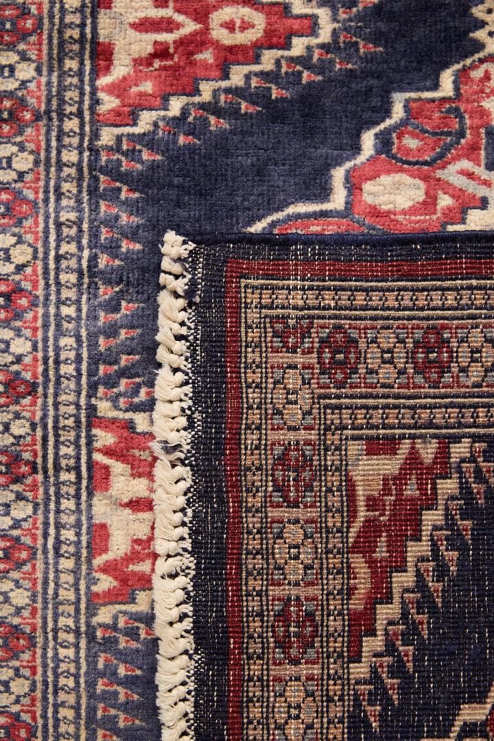 ヴィンテージラグ　トライバルラグ　パキスタン産（125×62cm）紺　赤　黒