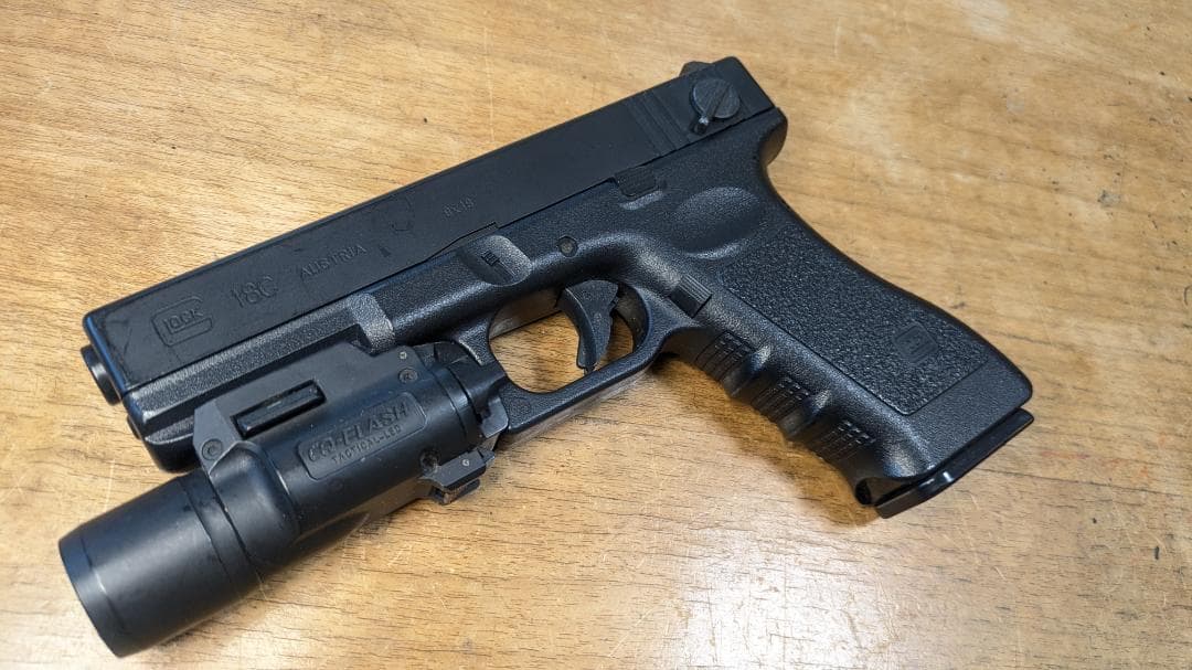 東京マルイ　電動ハンドガン　グロック 18C　ロンマガ　ライト付き