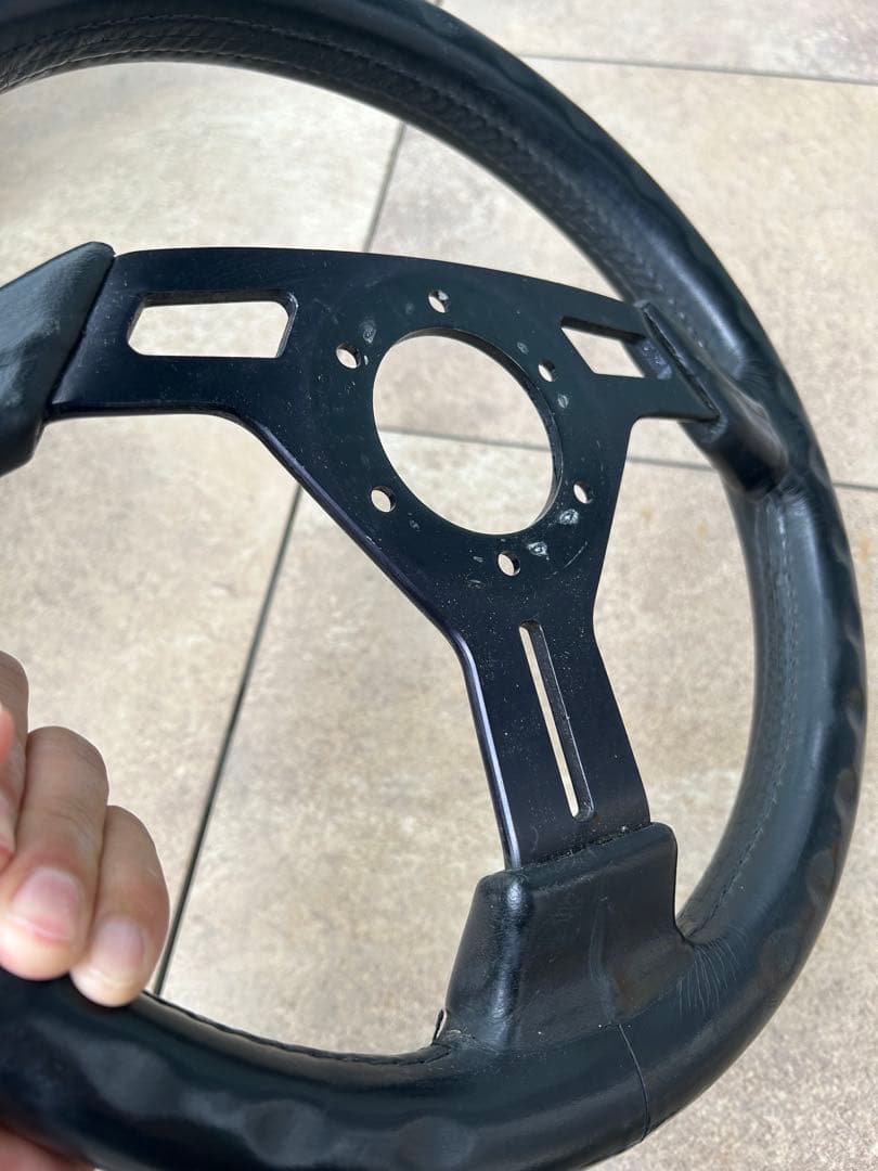 TOMS スポーツステアリング 32Φ 3スポーク センターパット付き