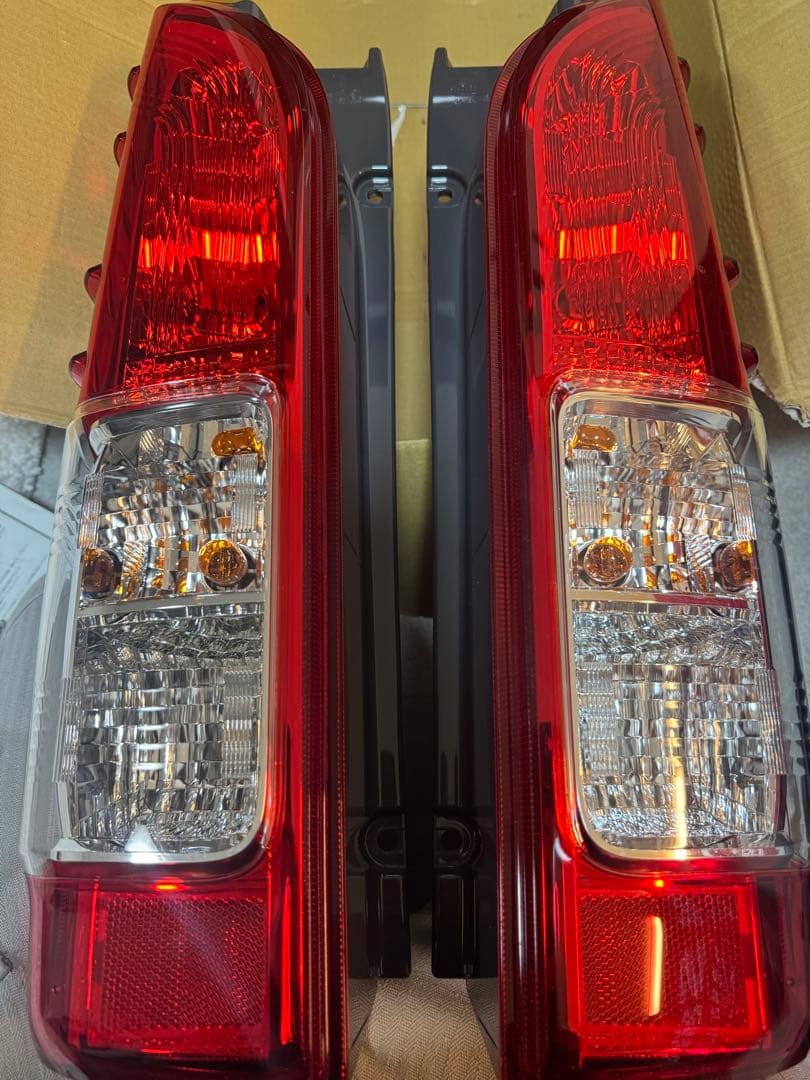200系 ハイエース　テールランプ