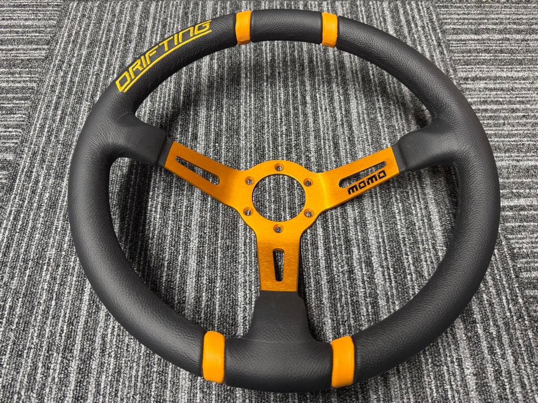 MOMO ステアリング DRIFTING 35Φ