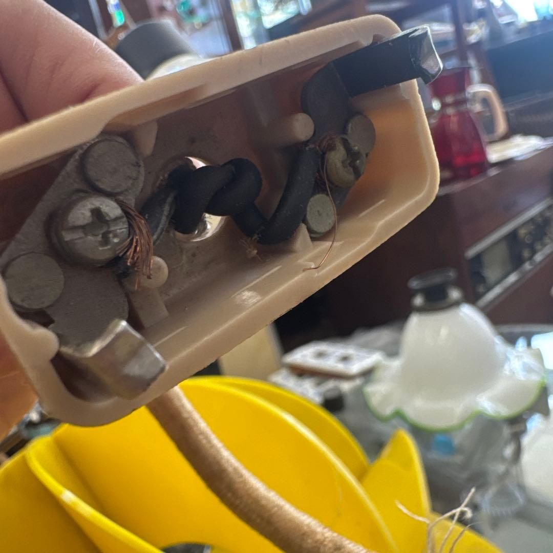 昭和レトロ　イエローペンダントライト モダンデザイン