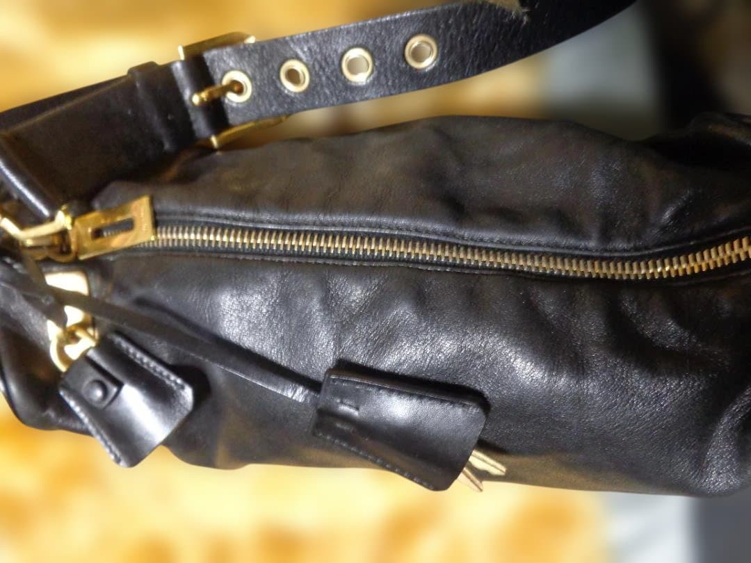 プラダ　黒 レザー ハンドバッグ ゴールド金具