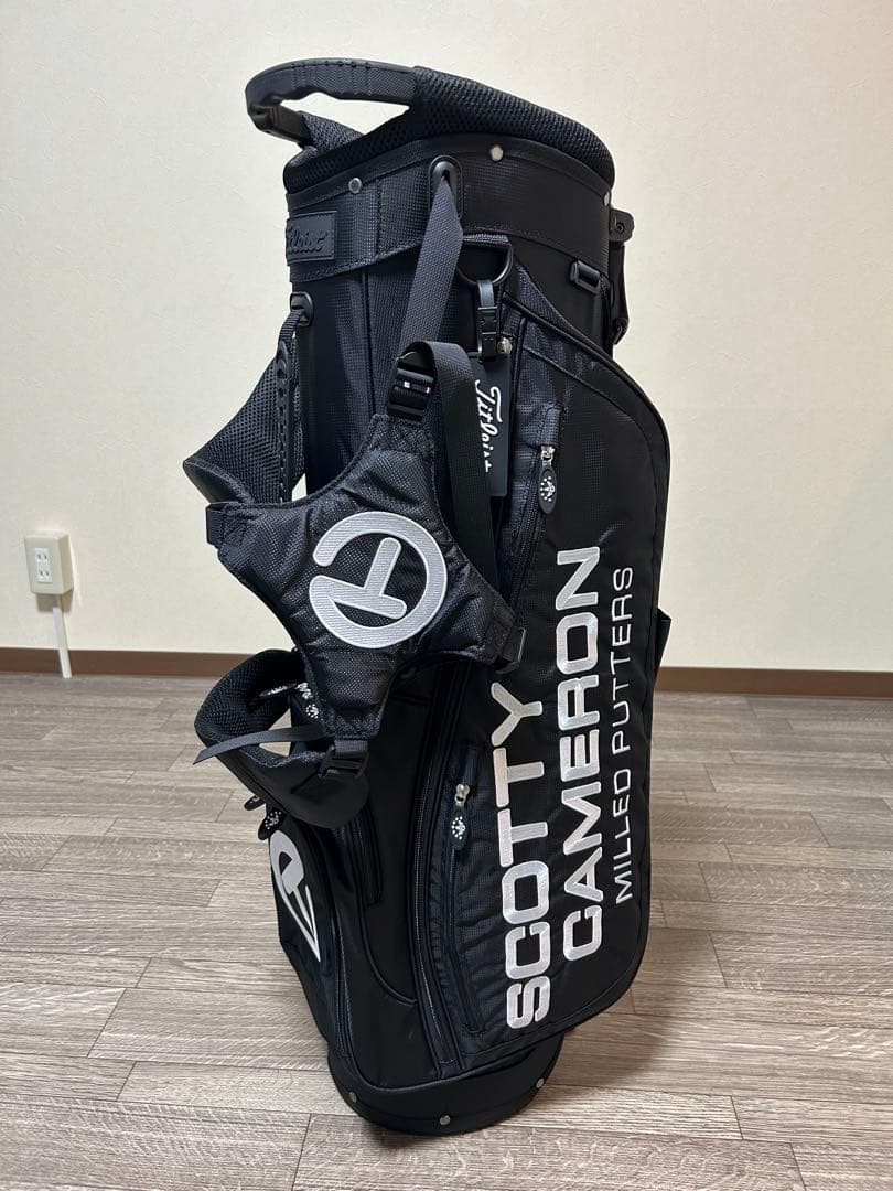 スタンド式キャディバック　人気のブラック！軽量で旅行用や気分転換のサブバックに！