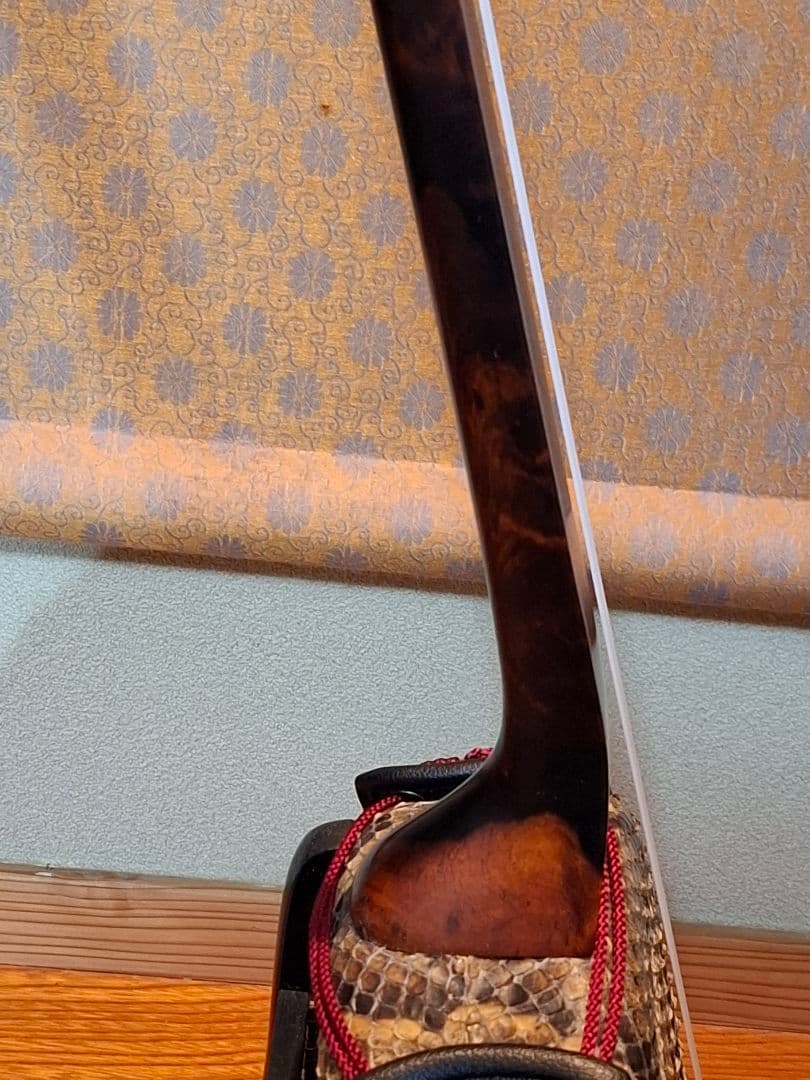 真壁型三線　八重山黒木四つ割り　ウジラミ 虎木入り　本皮1枚張り