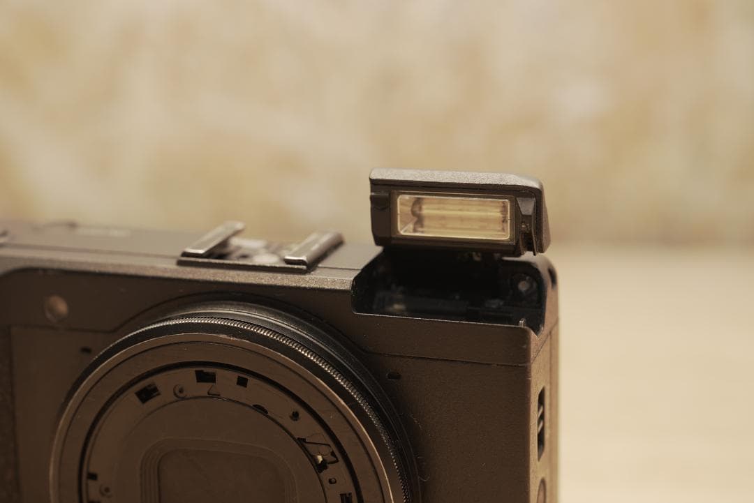 RICOH デジタルカメラ GR (APS-C) 初代モデル