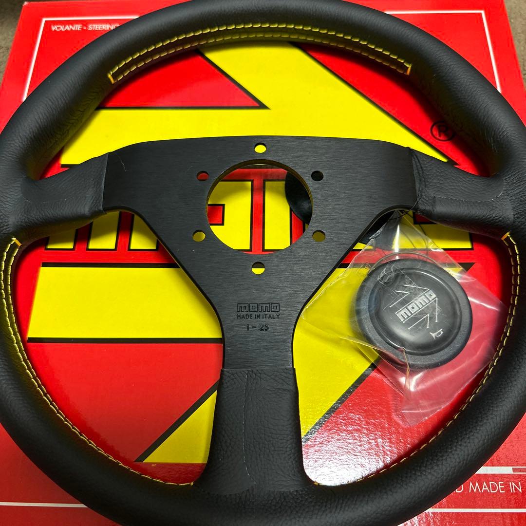 正規輸入品　MOMOヴェローチェレーシング320mm新品未使用