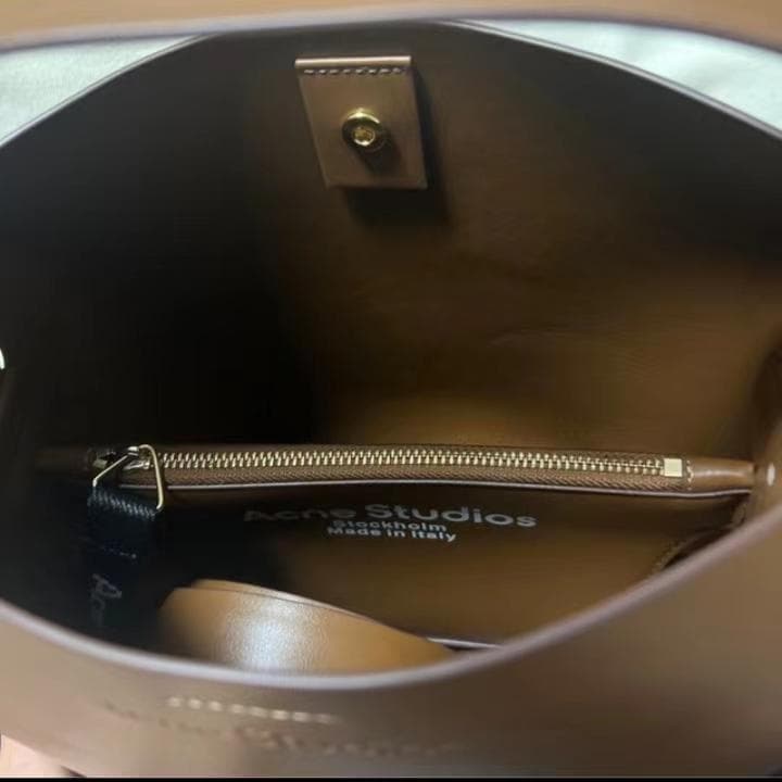 acne studios ムスビハンドバッグ