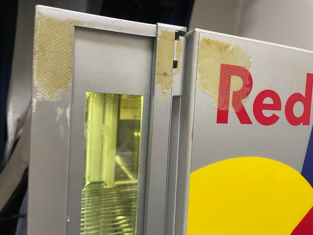 レッドブル　小型冷蔵庫　ガラス扉