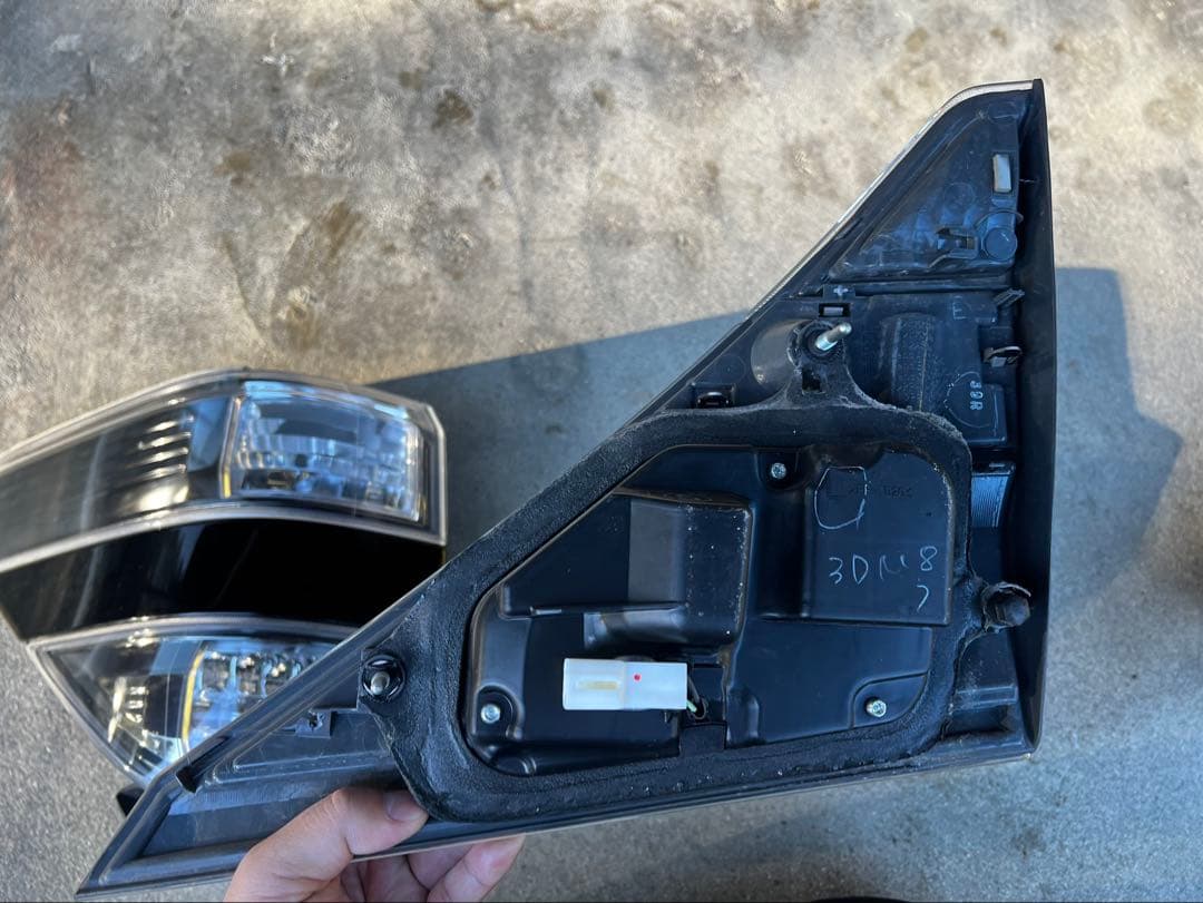 ※ヴェル8様※ヴェルファイア20後期純正テールランプ/ブラック 4個セット