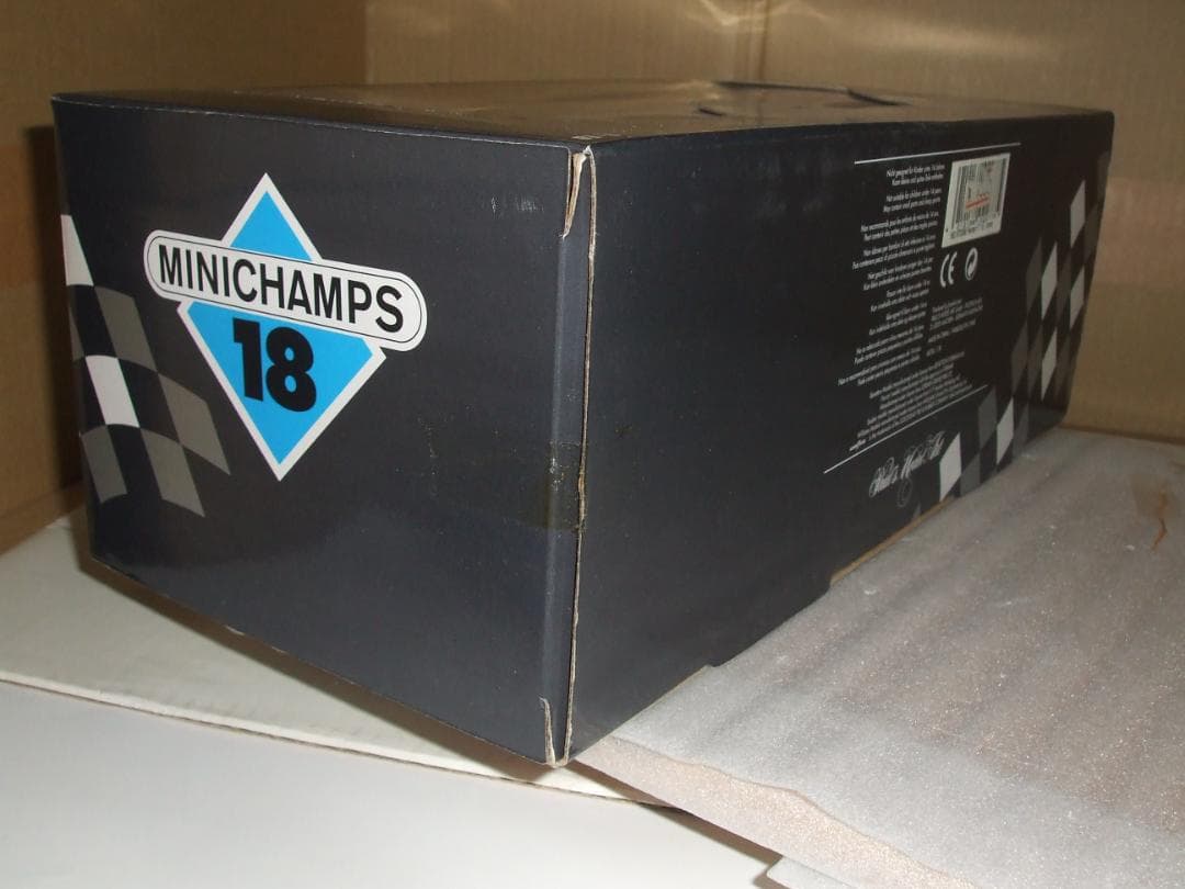 フェラーリ　F１　アーバイン　＃６　（ラウンチ？）　ミニチャンプス　１／１８