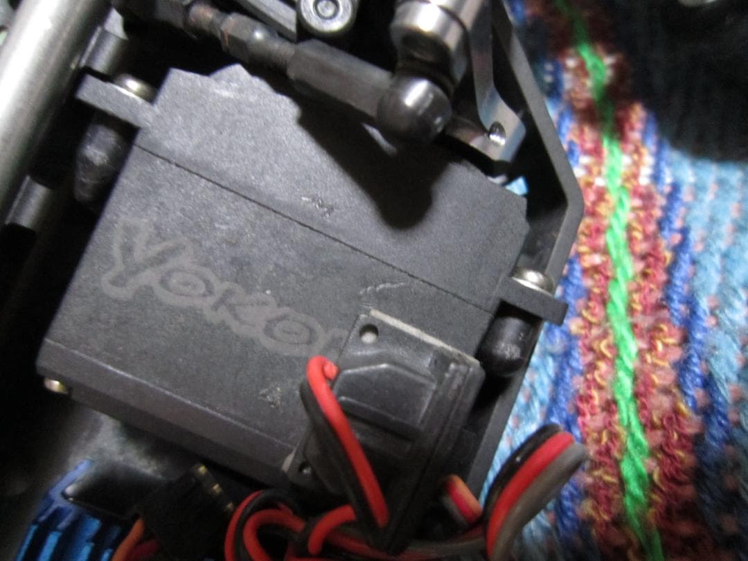 ヴォル　Yokomoって書いてあるラジコンカー　機械とかカバー付いてます