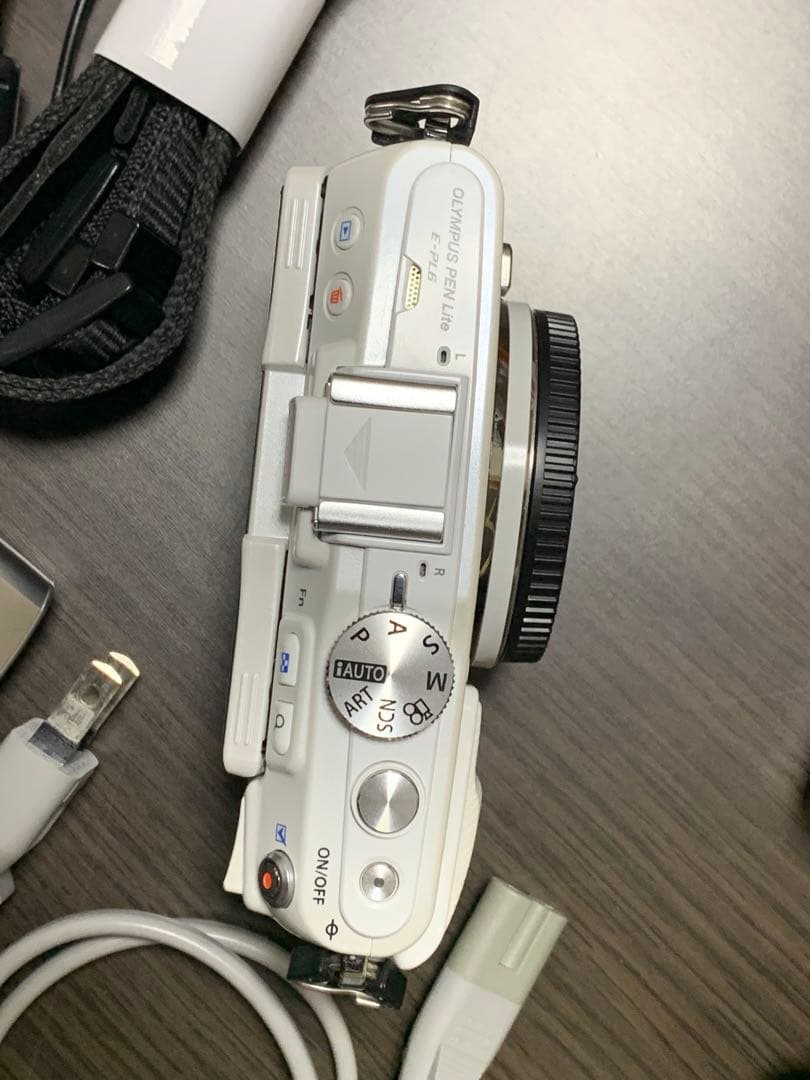 【極美品】OLYMPUS PEN Lite E-PL6 ホワイト 付属品多数