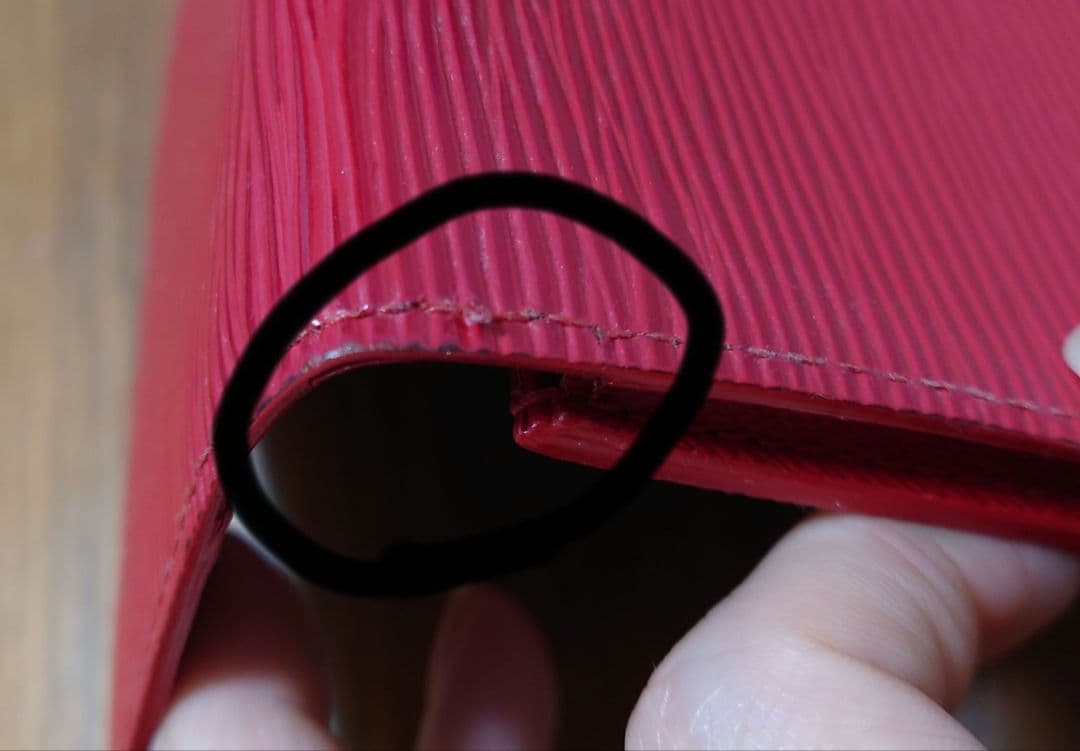 ヴィトン エピ カードケース