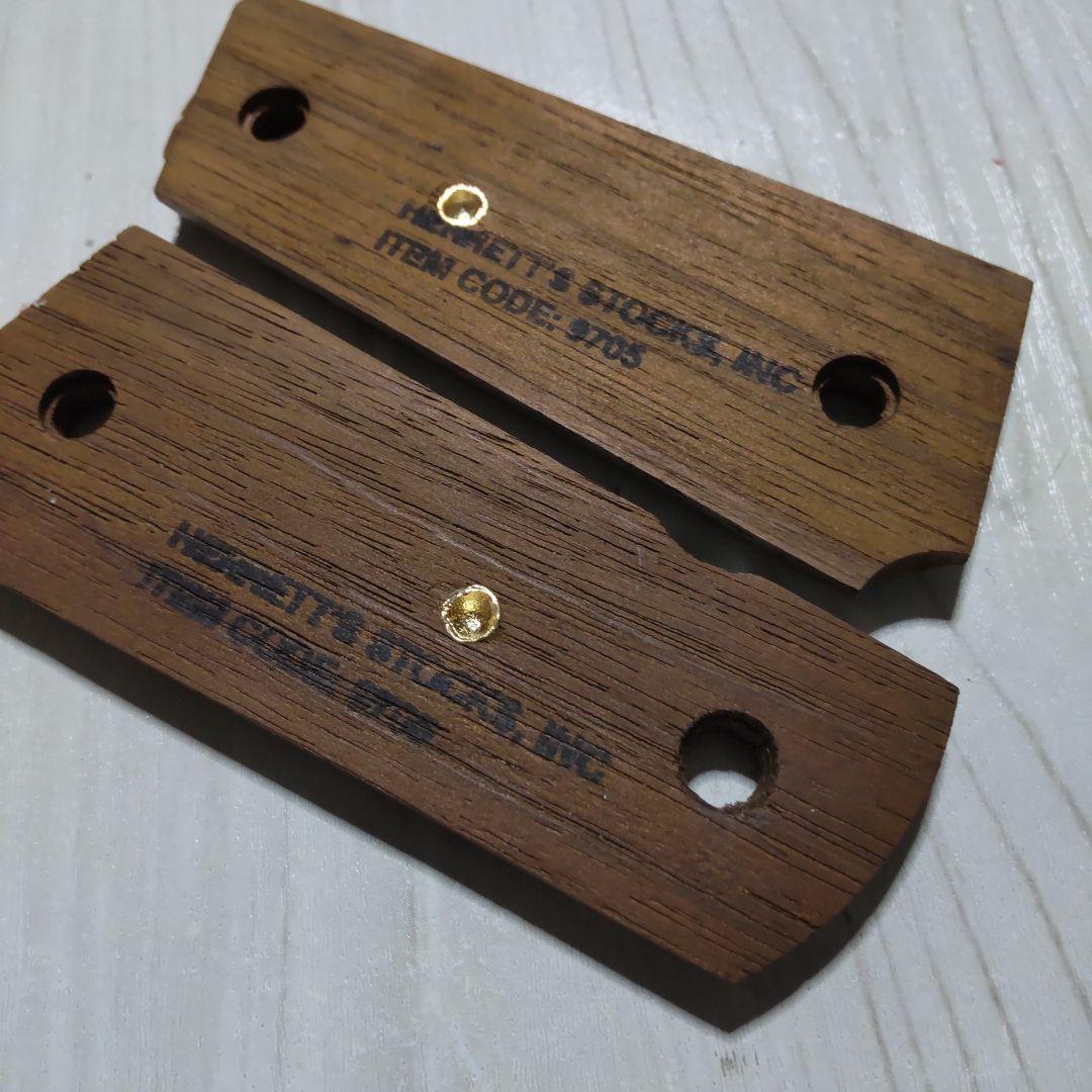 老舗 ヘレッツ社 ガバメントオフィサーズ用木製グリップ 中古扱い