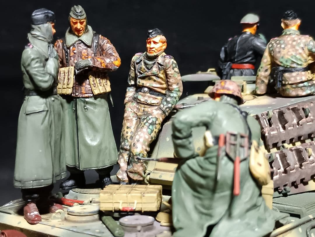 タミヤ1/35キングタイガー完成品