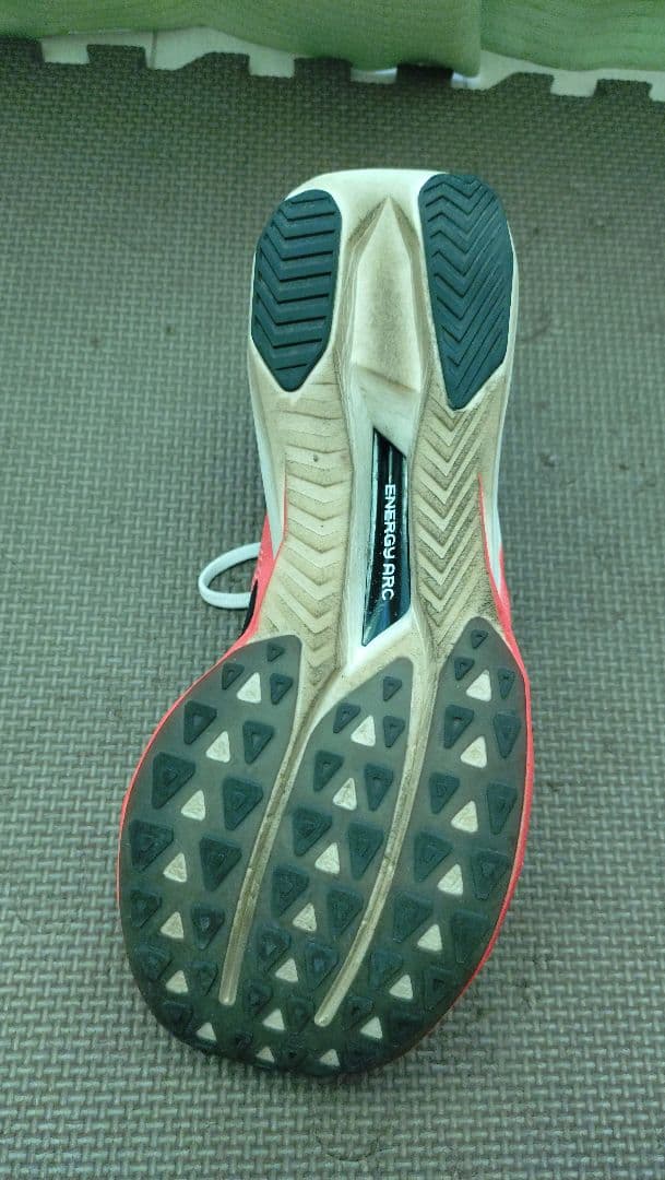 スパイク・シューズ FuelCell SuperComp Elite v5