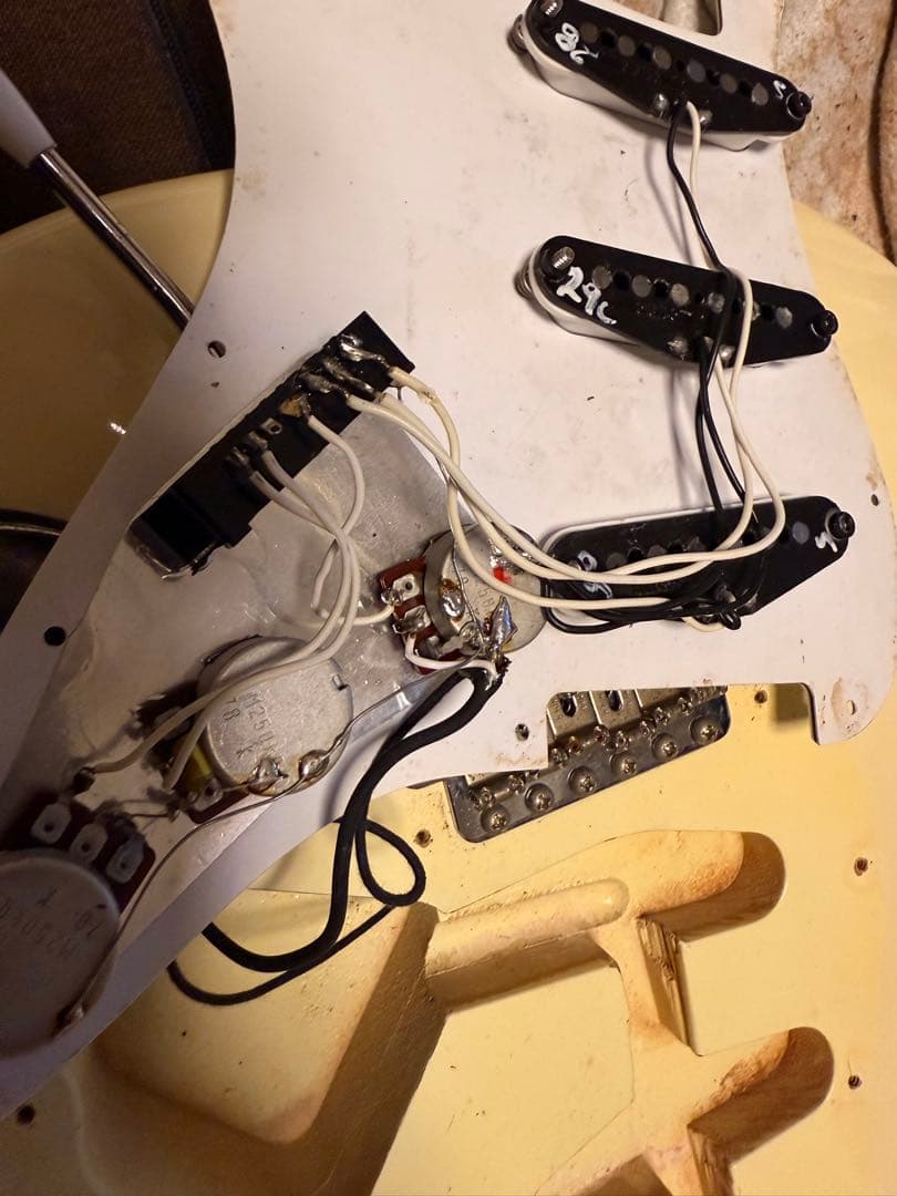 Chuuスクワイアネック、ジャパンフェンダーボディストラトキャスター