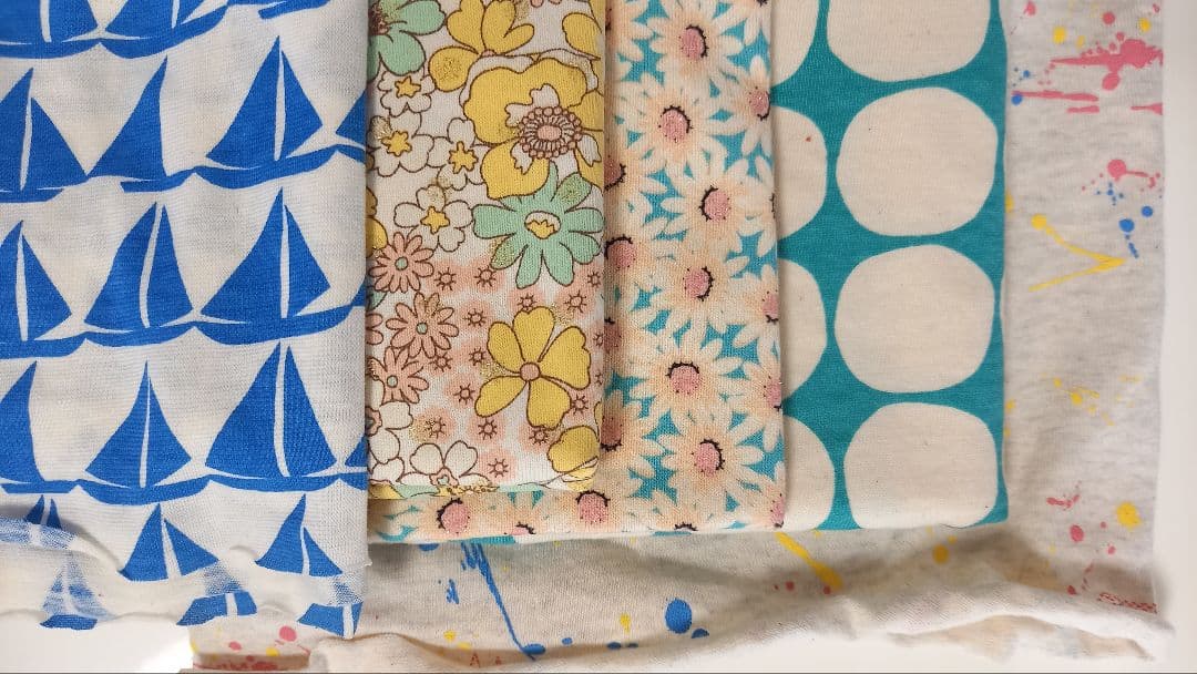 薄手のニット生地